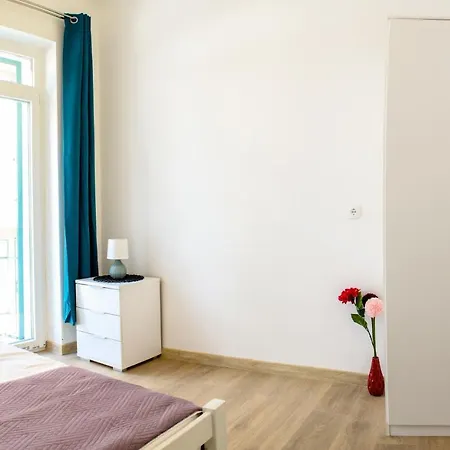 Tonka's Beautiful In Centre Apartment