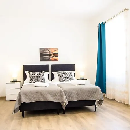 Tonka's Beautiful In Centre Apartment *