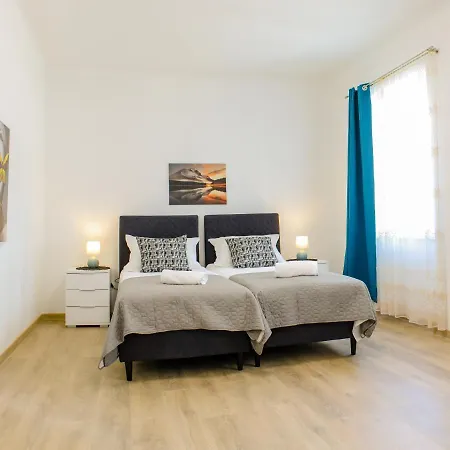 Apartment Tonka's Beautiful In Centre Split