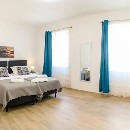 Apartment Tonka's Beautiful In Centre Split