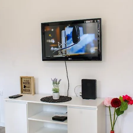Tonka's Beautiful In Centre Apartment *